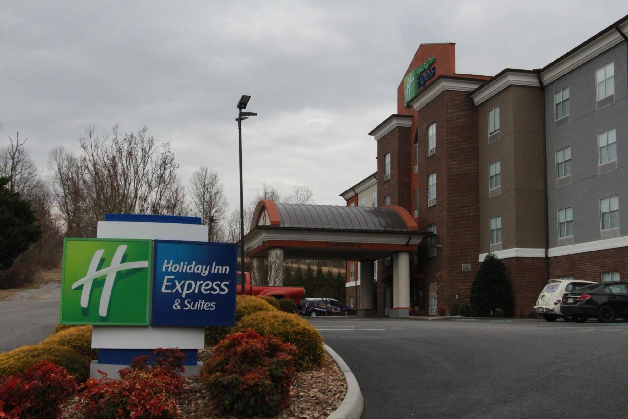 Holiday Inn Express & Suites Wytheville, An Ihg Hotel Exterior photo