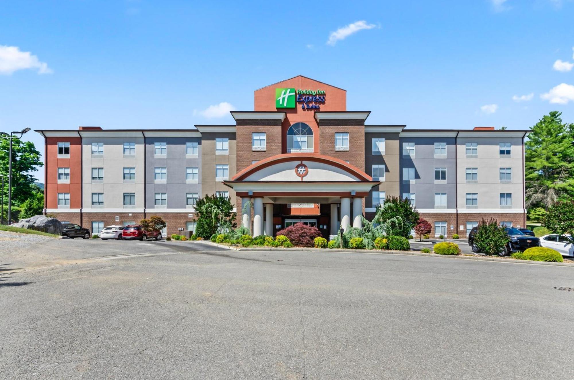 Holiday Inn Express & Suites Wytheville, An Ihg Hotel Exterior photo